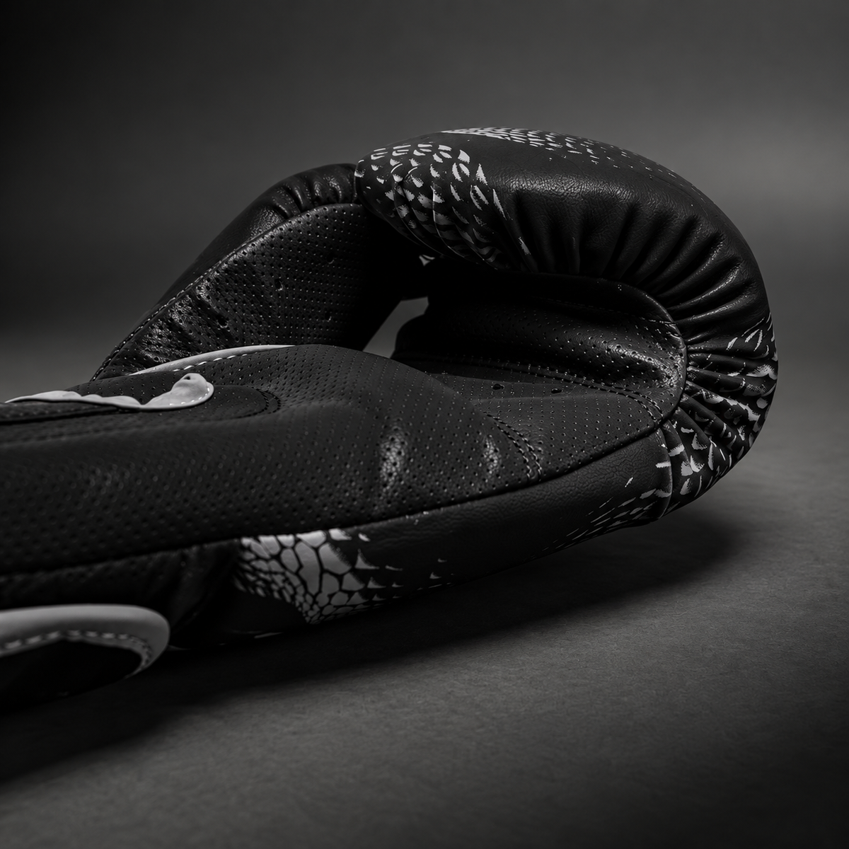 VENUM MATUPA Gloves for Boxing, Kickboxing, Muay Thai and MMA